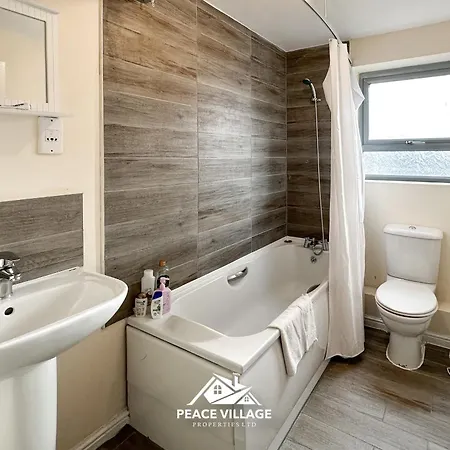 Ashton Co-Living - Private Room Self-Cater Manchester Extérieur photo